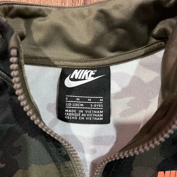 Nike Boys Camo Zip Up Jacket, size 6 - Picture 3 of 6